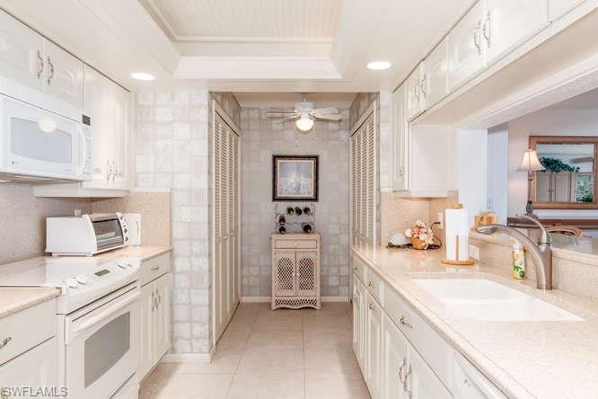 SHOREWOOD OF SANIBEL CONDO - Residential