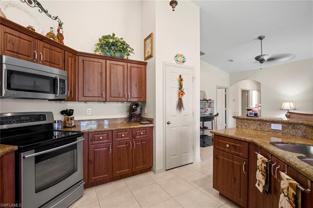 GOLDEN GATE ESTATES - Residential