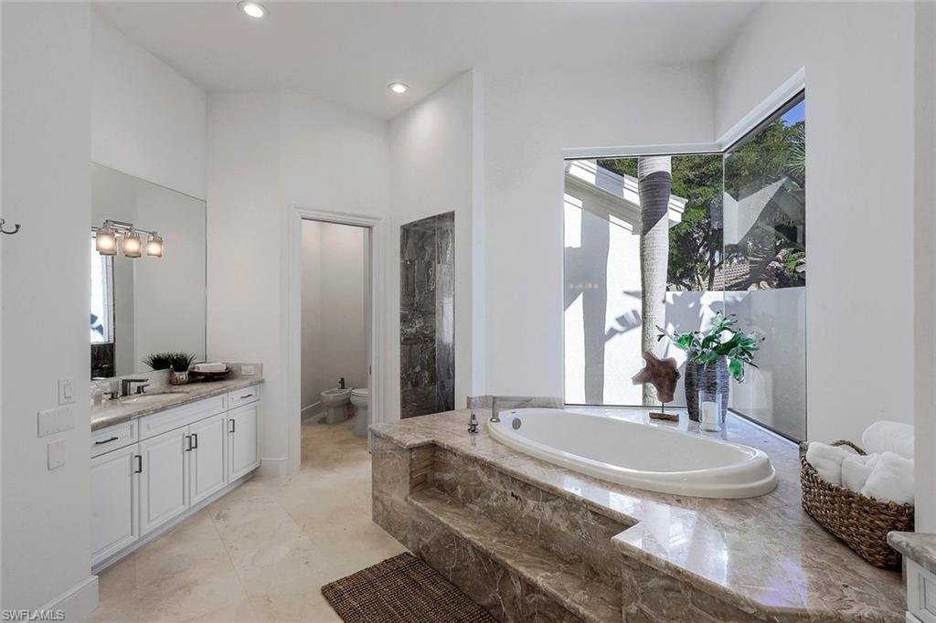 BAY WOODS - Residential
