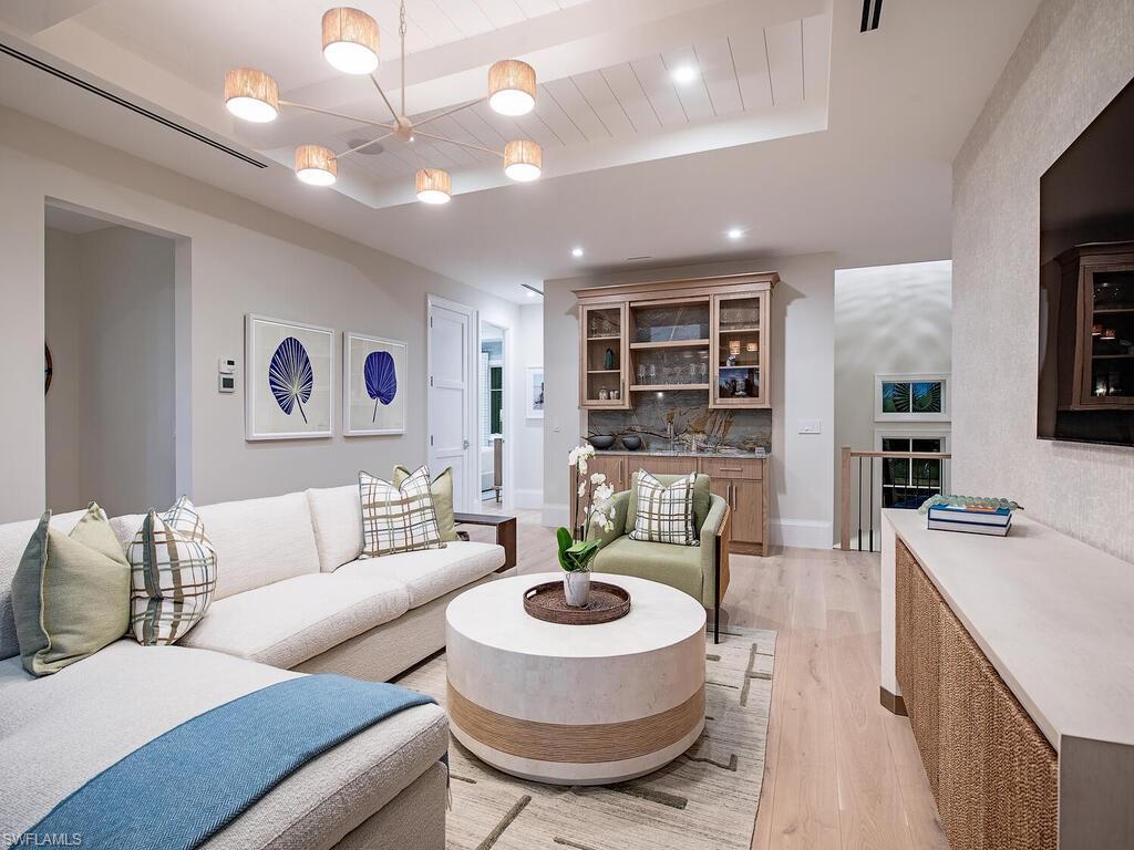 PARK SHORE - Residential