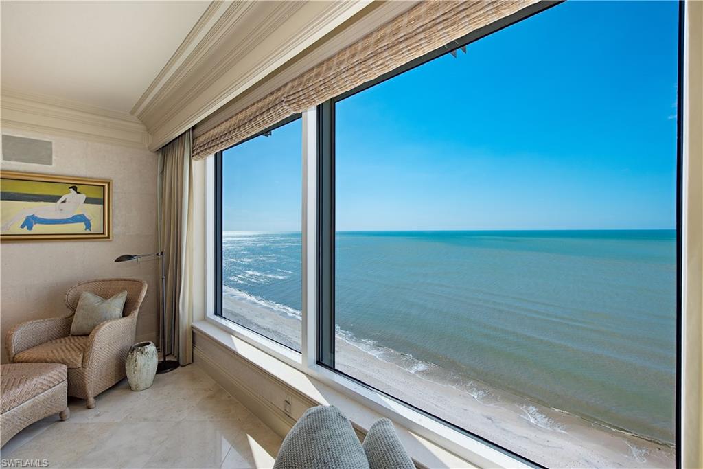 SEAPOINT AT NAPLES CAY - Residential