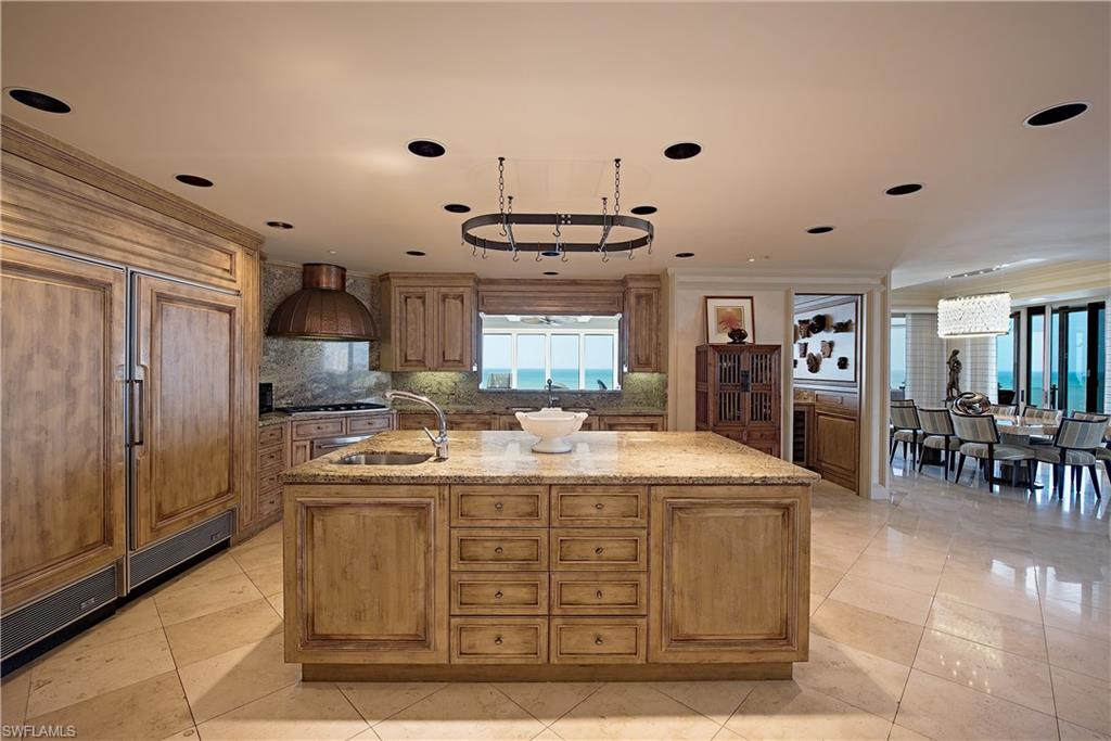 SEAPOINT AT NAPLES CAY - Residential