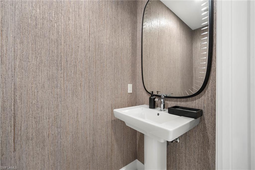 ELEVEN ELEVEN CENTRAL - Residential