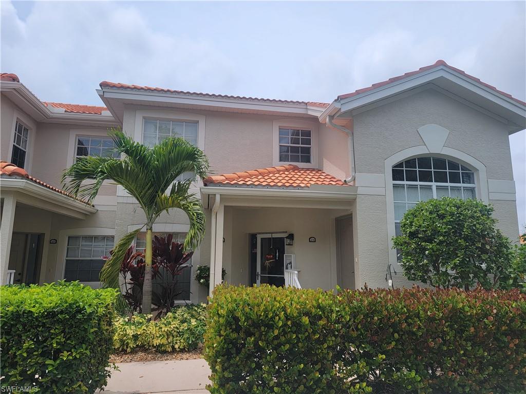 BEAUTIFUL COACH HOME 2 BEDROOMS PLUS DEN END UNIT SITS IN ONE OF THE BEST LOCATIONS. IT FEATURES A BEAUTIFUL WRAP AROUND LAKE AND WESTERN EXPOSURE AND CAR PORT. ALL THE ROOMS HAVE A WATER VIEW. UNIT WAS RECENTLY UPDATED WITH NEW LAMINATE FLOORING AND PAINTED. VERY SPACIOUS LIGHT AND BRIGHT AND IT IS IN IMPECCABLE CONDITION. YOU WILL LOVE HOW CLOSE IS TO MERCATO , VANDERBILT BEACH. WALKING DISTANCE TO SHOPPING AND RESTAURANTS. WONDERFUL COMMUNITY OF PIPERS GROVE OFFERS NICE AMENITIES WITH RESORT STYLE SWIMMING POOL, CLUB HOUSE, TENNIS COURTS.