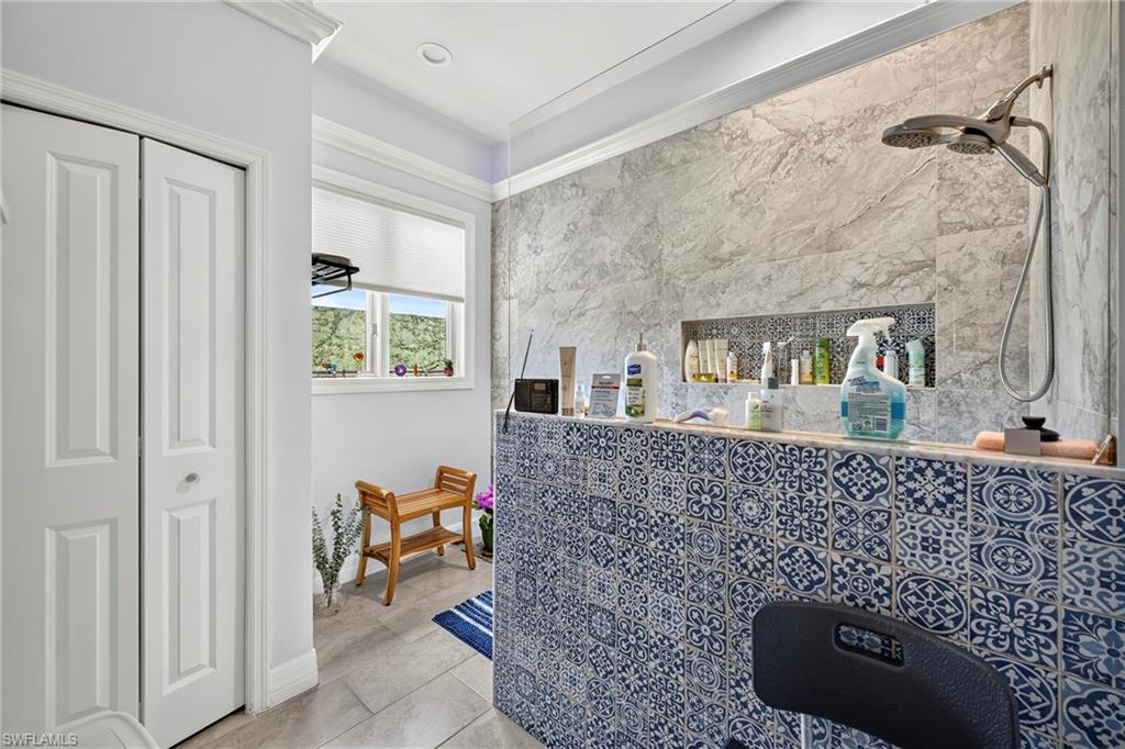 LITTLE HICKORY SHORES - Residential