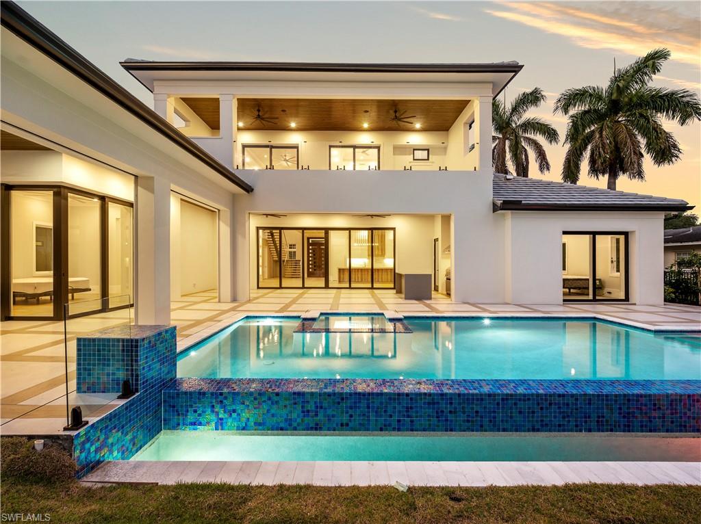 MOORINGS - Residential
