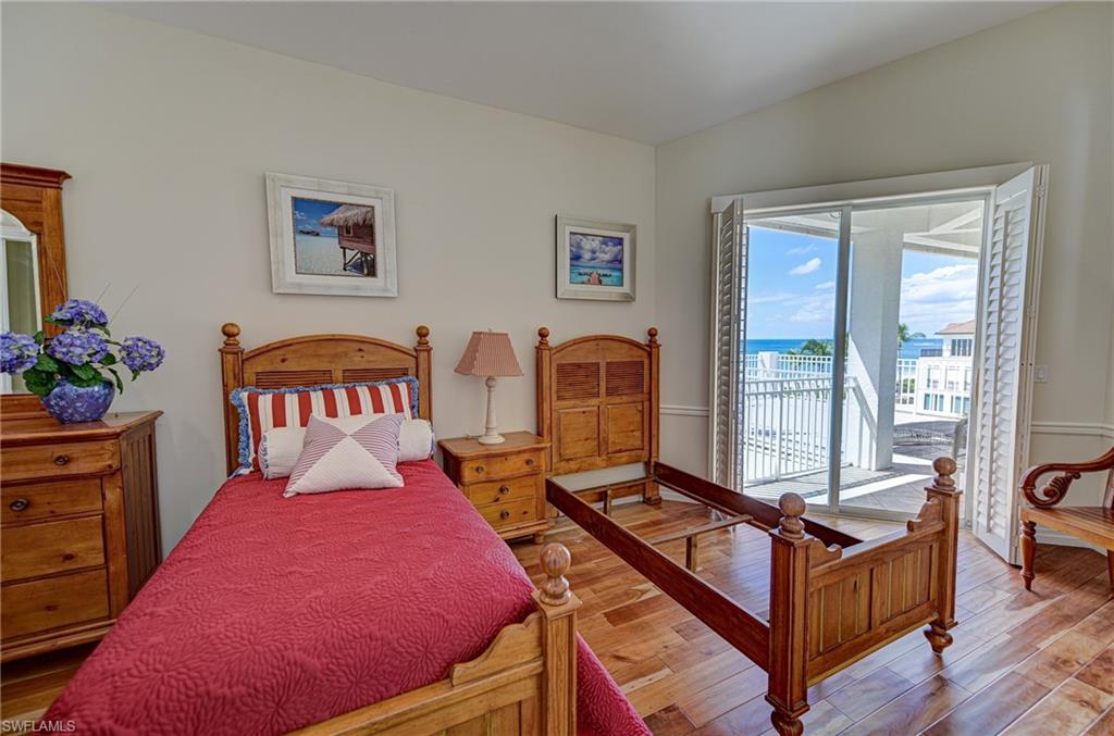 BAREFOOT BEACH - Residential