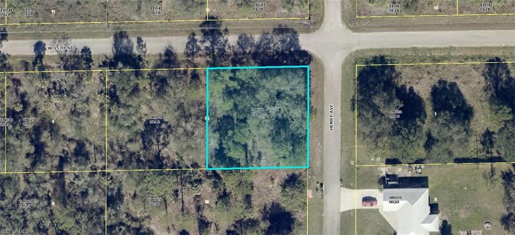 You'll be living th quiet ccountry life on this corner lot in East Lehigh. Just minutes to Sunshine Blvd. to the west and Joel Blvd to the east. Come to parks and section 10 preserve.