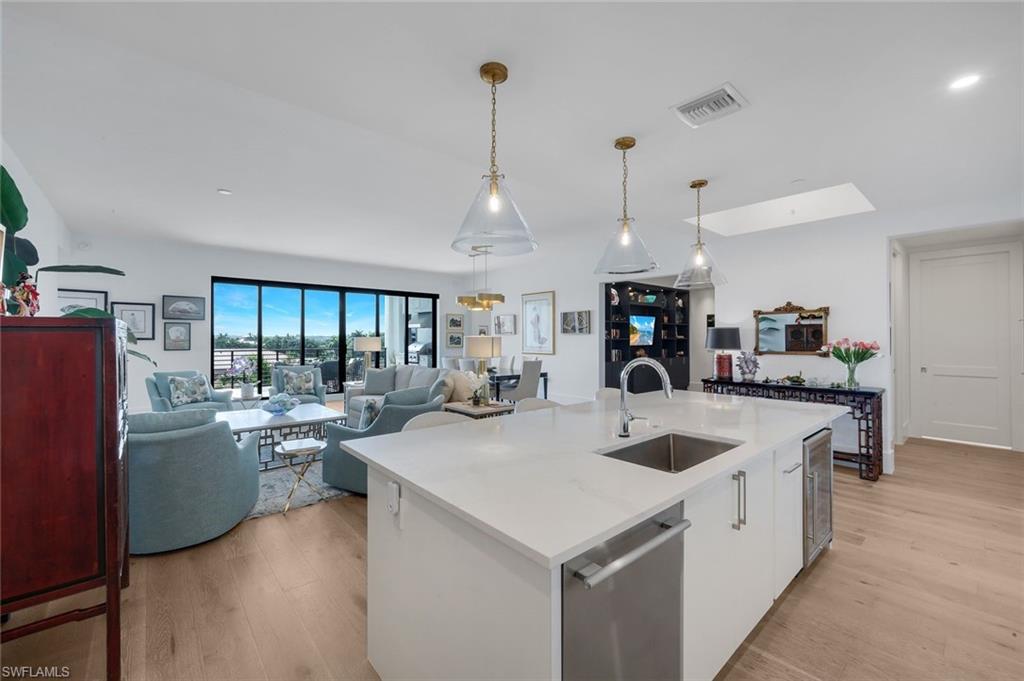ELEVEN ELEVEN CENTRAL - Residential