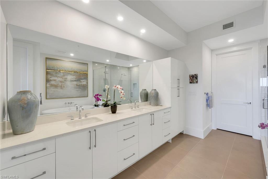 ELEVEN ELEVEN CENTRAL - Residential