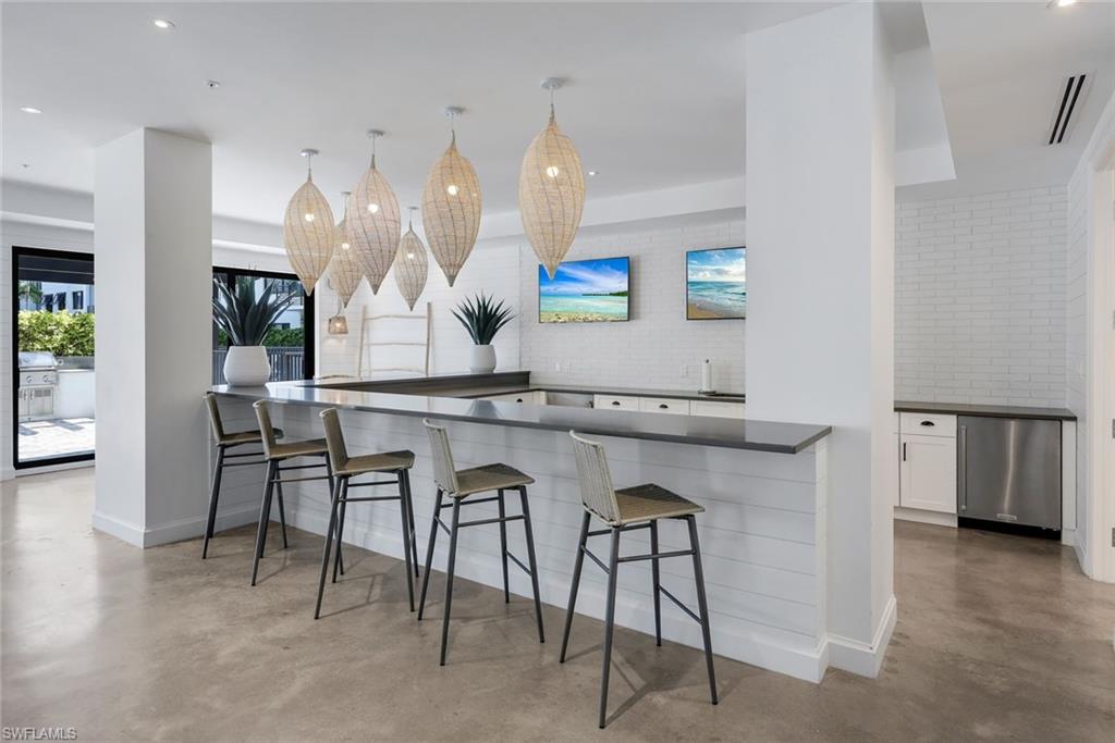 ELEVEN ELEVEN CENTRAL - Residential