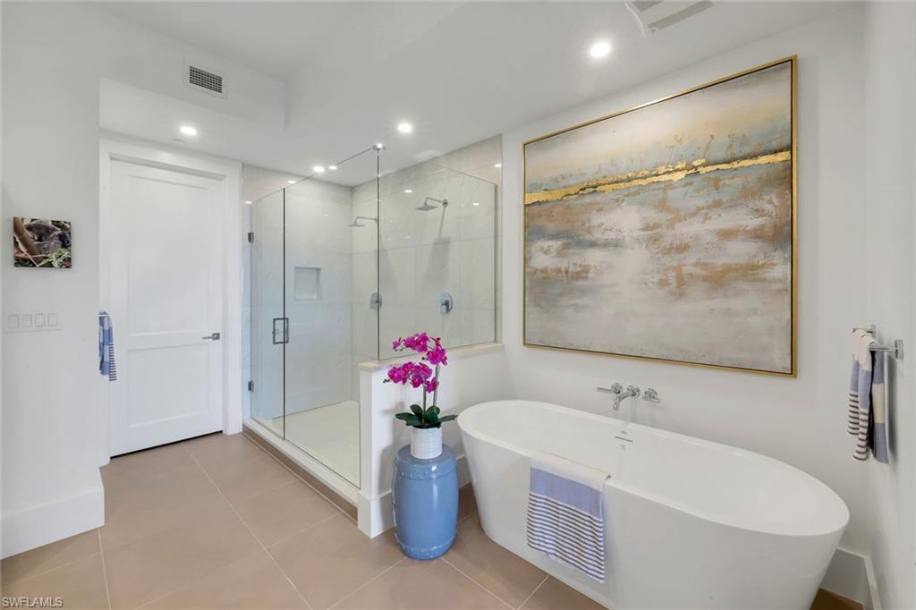 ELEVEN ELEVEN CENTRAL - Residential