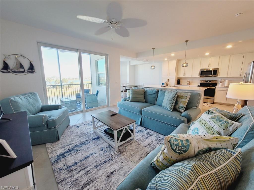 ***ANNUAL RENTAL***Golf Membership*** Babcock National is a golf & country club community is situated on the northeast side of Founders
Square across Lake Babcock. This third floor Condo floor plan offers 2 bedrooms, 2 Bathrooms, & fantastic Golf Course & Lake Views! The condo
delivers an ideal split-bedroom floorplan with over 1,100 square feet of living space. Open concept main living space features kitchen island,
formal dining space & living area with access to the screened lanai. The golf membership can be transferred to the tenant during their lease.
Transfer fees and golf cart/green fees applicable.