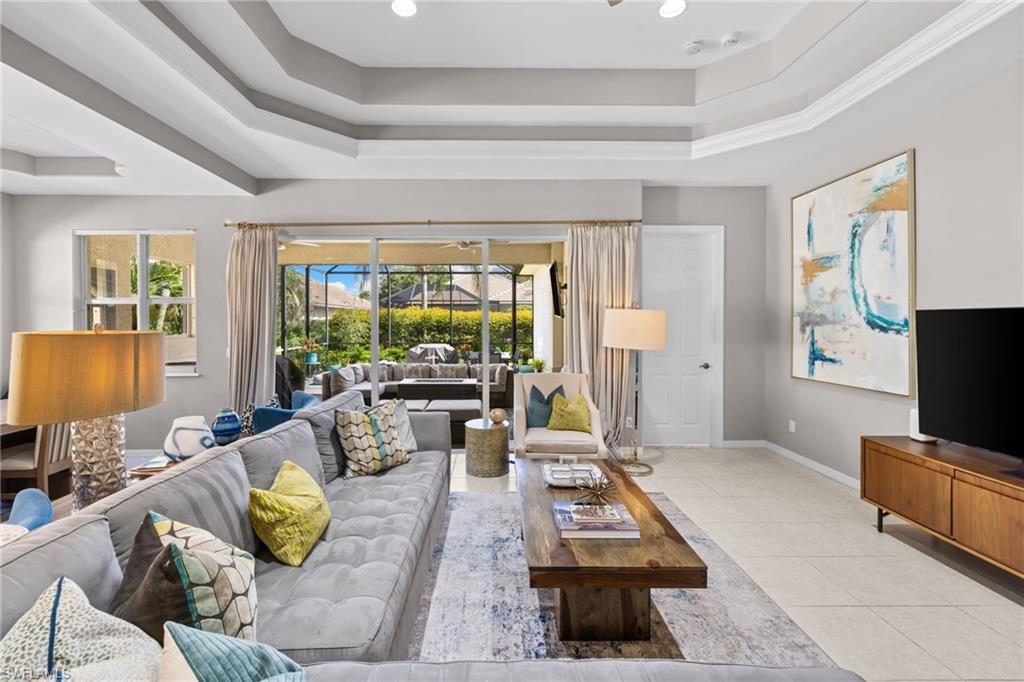 LONGSHORE LAKE - Residential