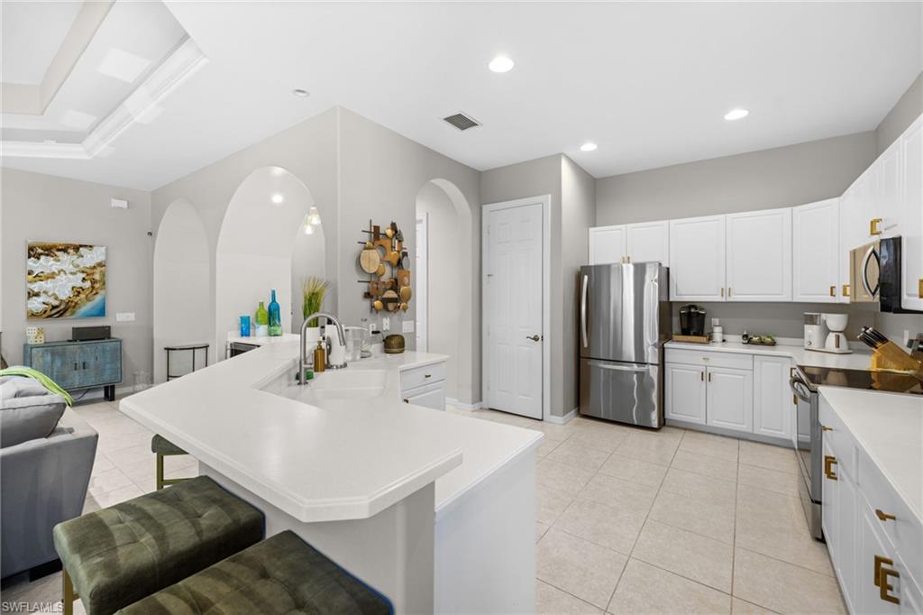 LONGSHORE LAKE - Residential