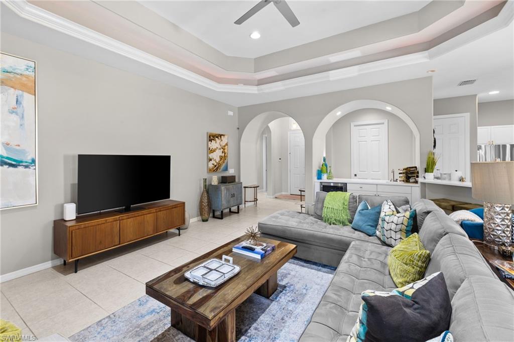 LONGSHORE LAKE - Residential