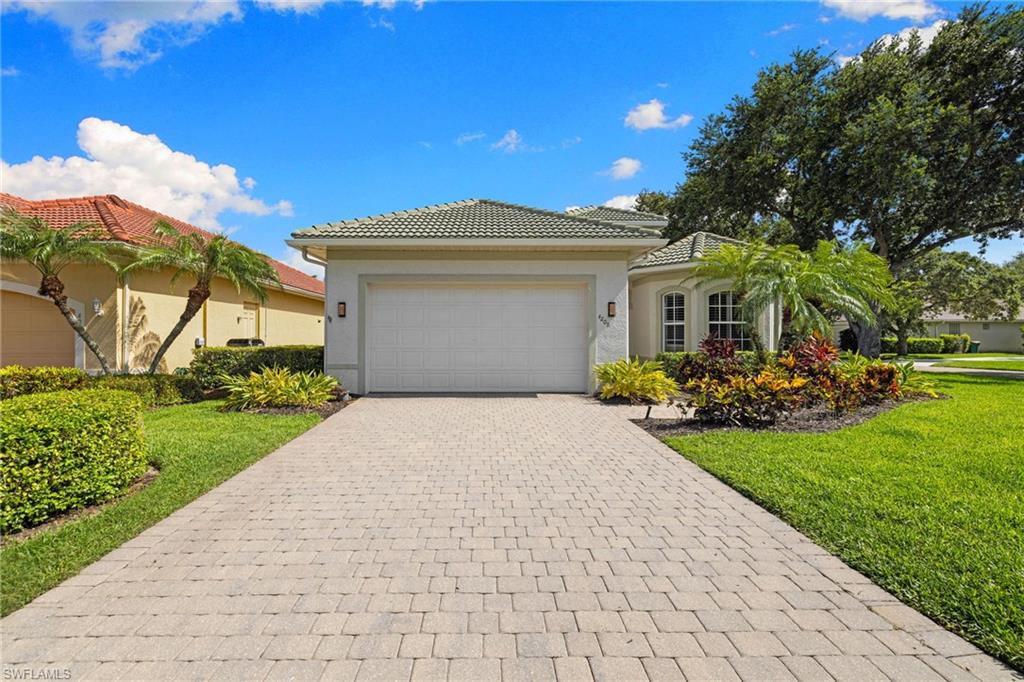 LONGSHORE LAKE - Residential