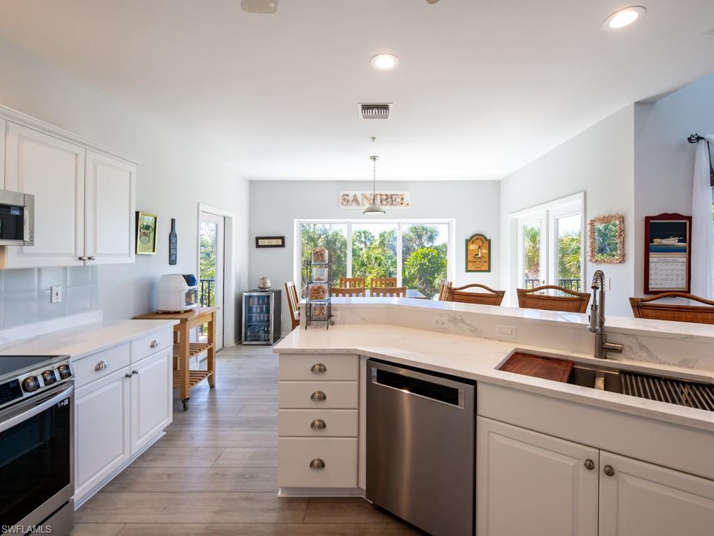 SANIBEL BAYOUS - Residential