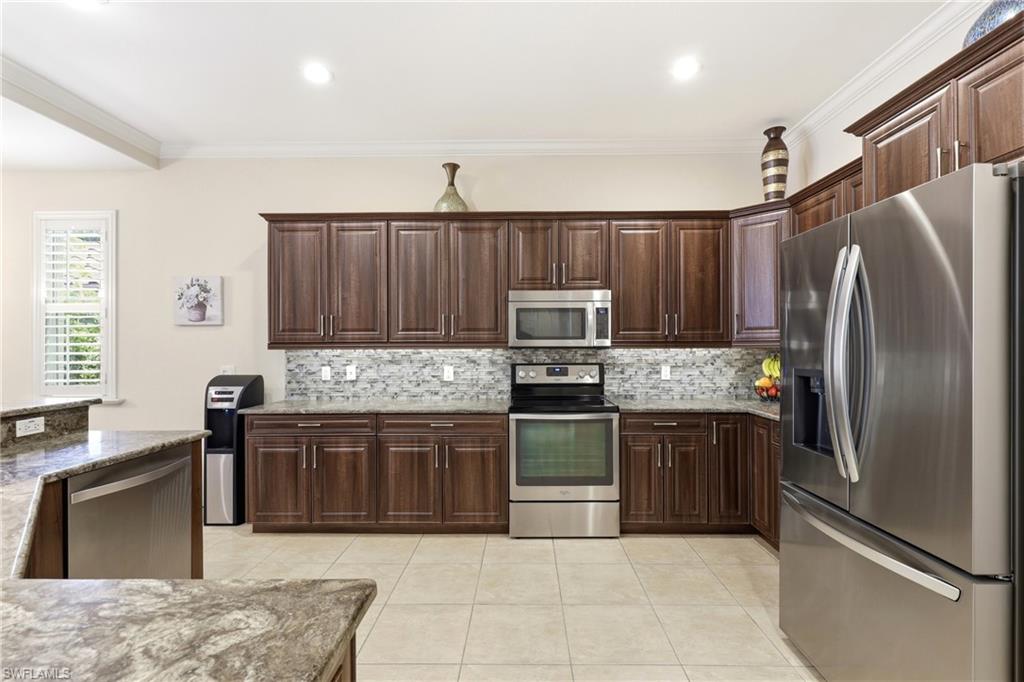 LONGSHORE LAKE - Residential