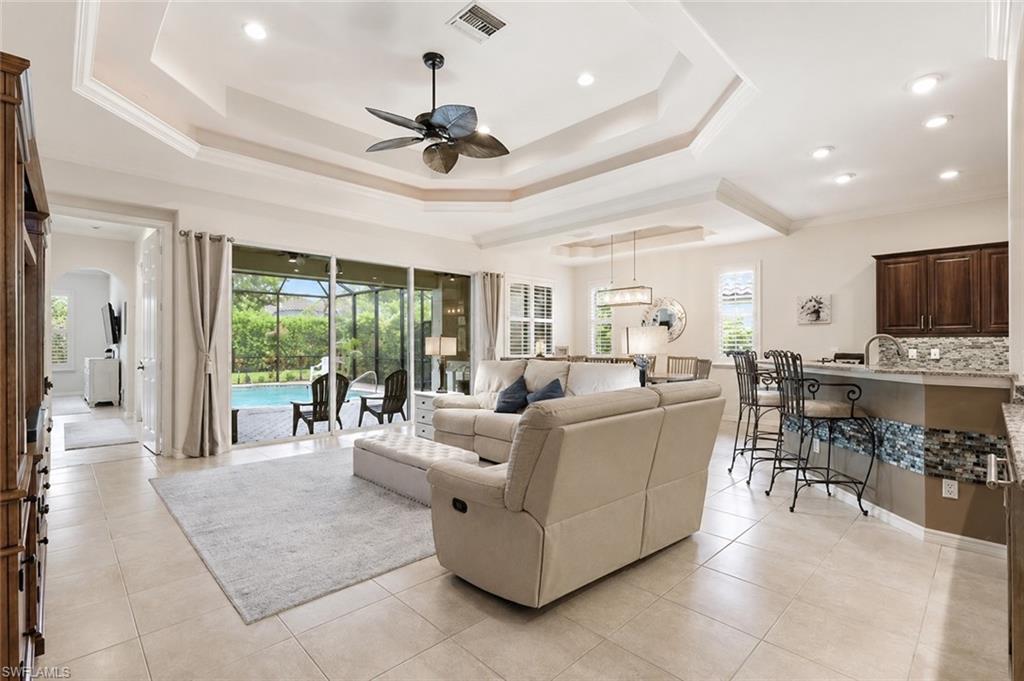 LONGSHORE LAKE - Residential