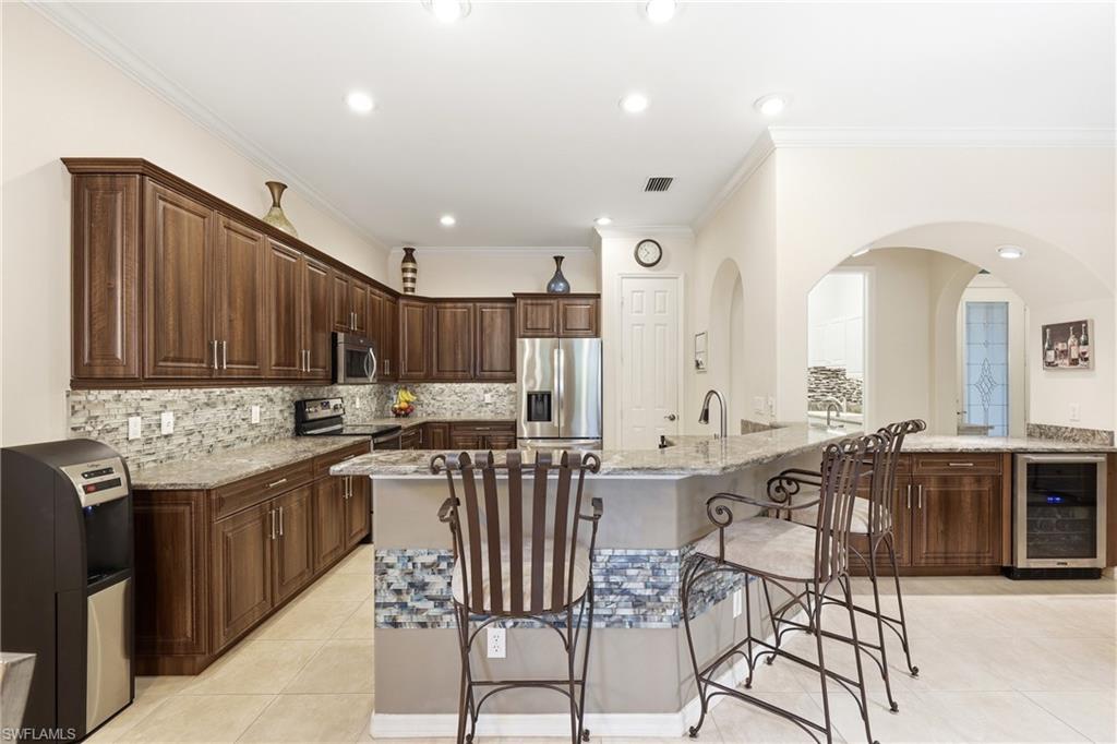 LONGSHORE LAKE - Residential