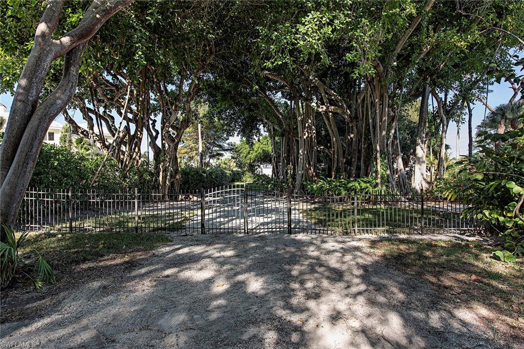 OLDE NAPLES - Land