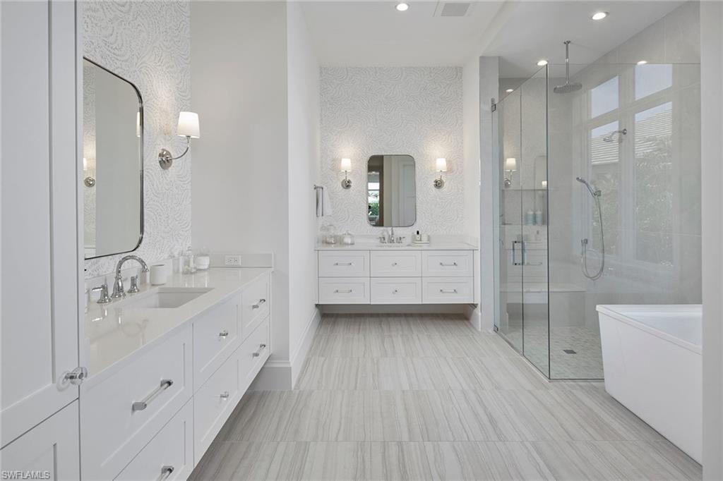 THE ENCLAVE OF DISTINCTION - Residential