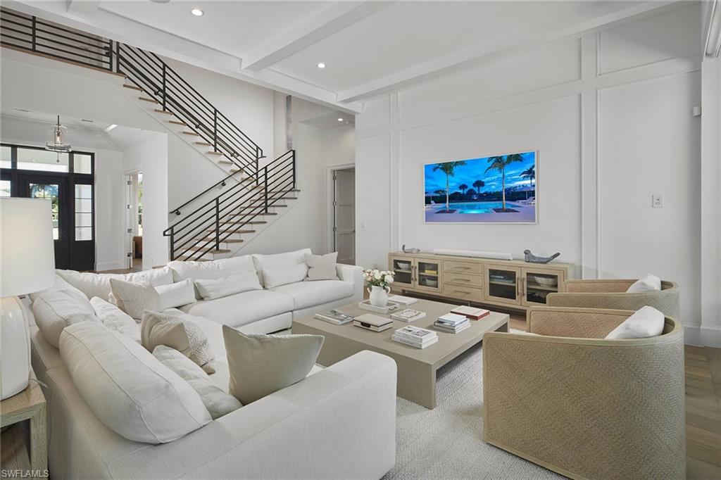 THE ENCLAVE OF DISTINCTION - Residential