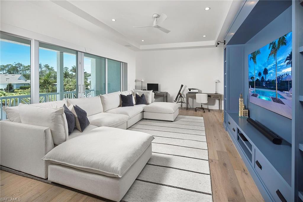 THE ENCLAVE OF DISTINCTION - Residential