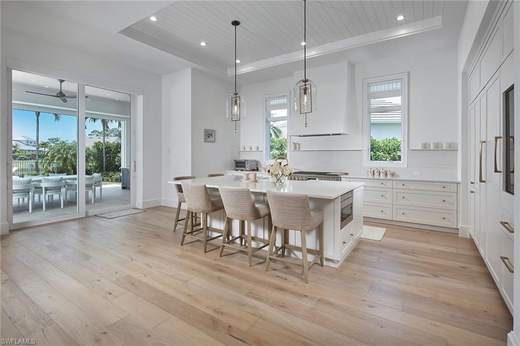 THE ENCLAVE OF DISTINCTION - Residential