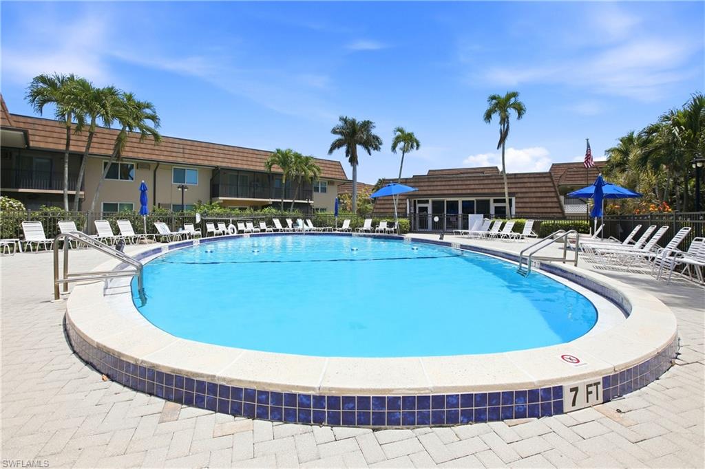 ISLAND MANOR APTS - Residential