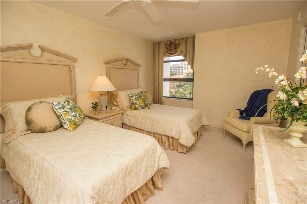 ROYAL SEAFARER - Residential