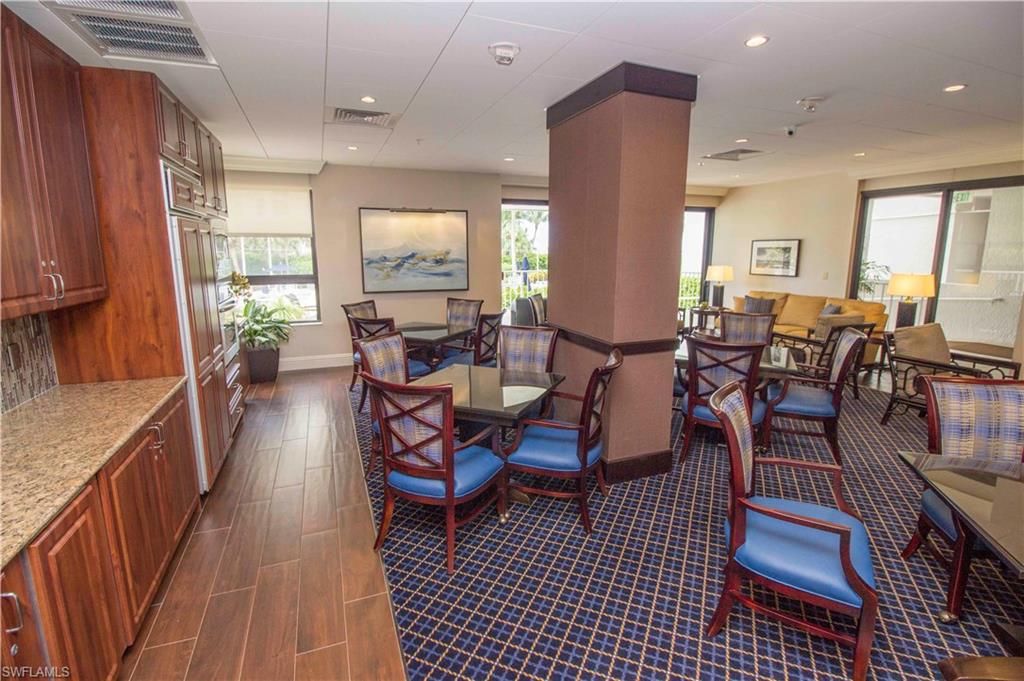 ROYAL SEAFARER - Residential
