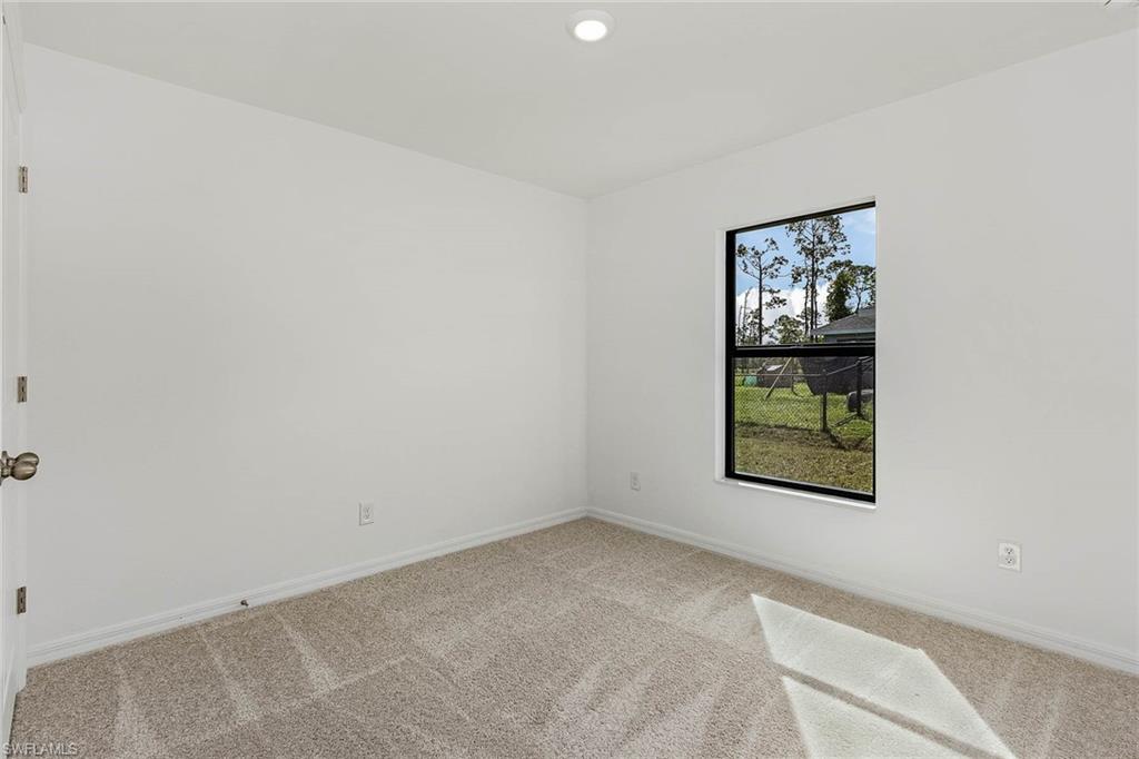 MIRROR LAKES - Residential