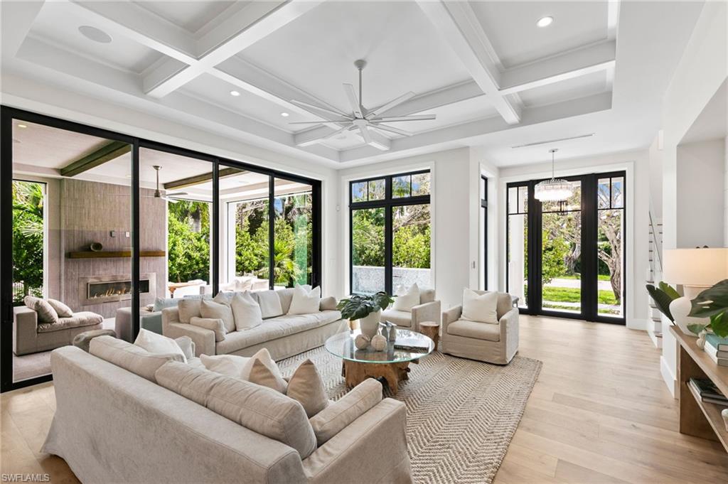 LAKE PARK - Residential