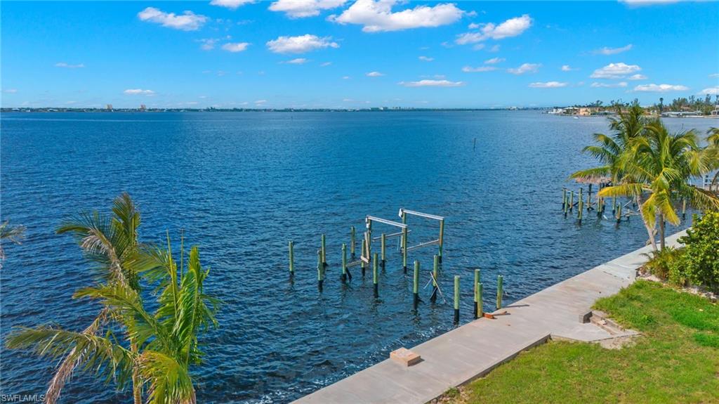 CAPE CORAL - Land