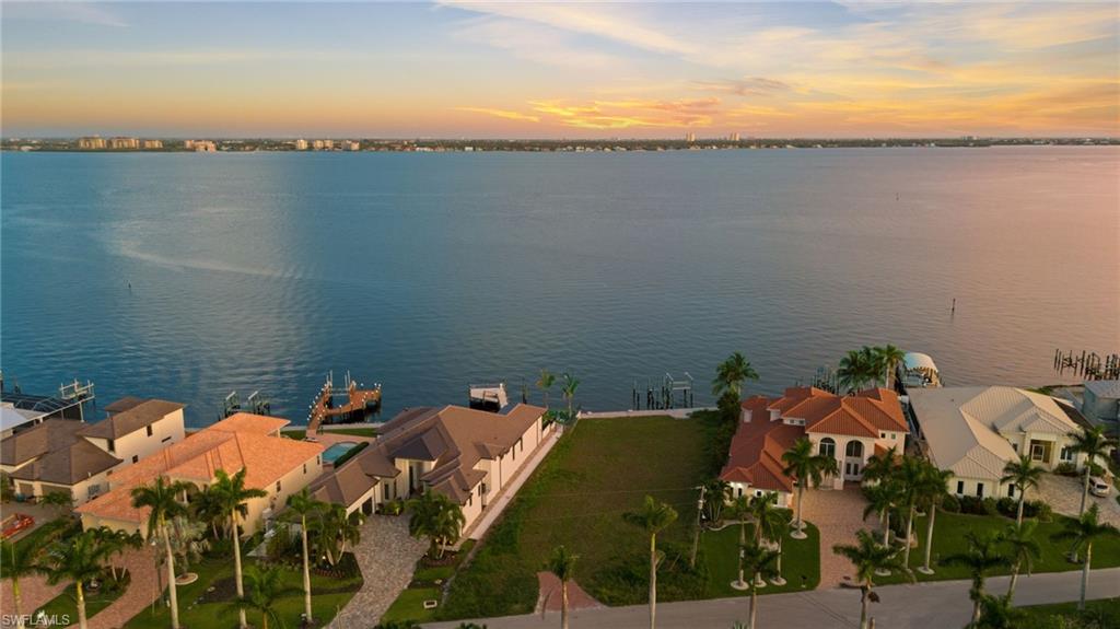 CAPE CORAL - Land
