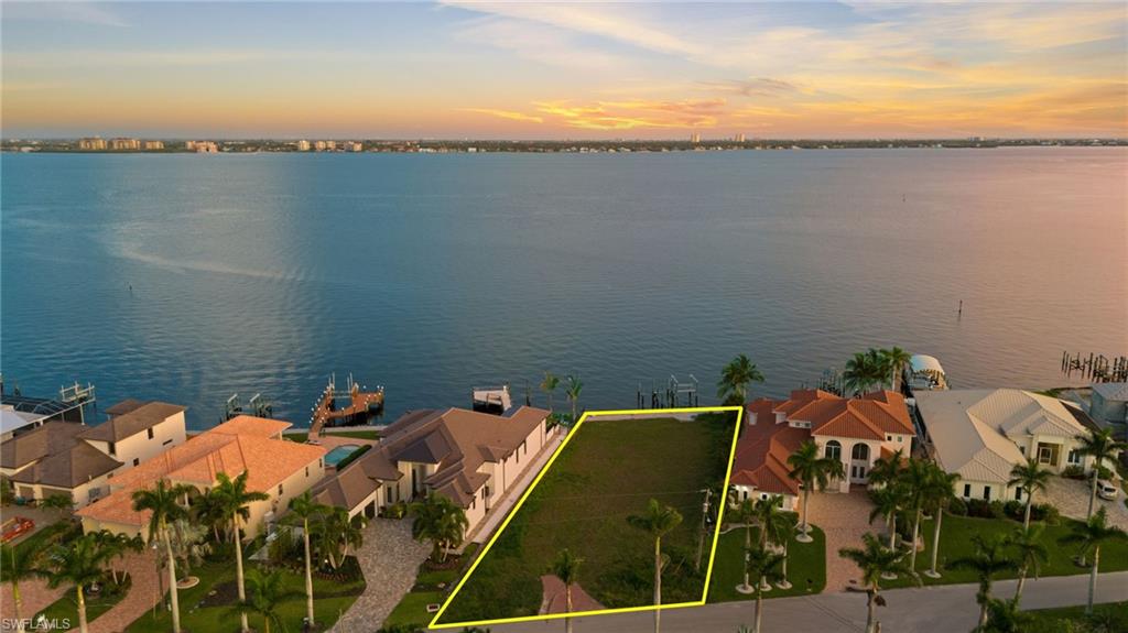 CAPE CORAL - Land