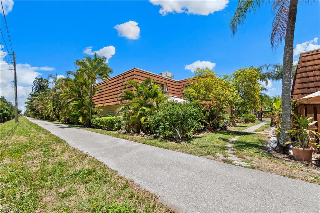 VILLAGE OF CEDARBEND - Residential