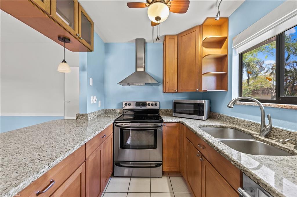 VILLAGE OF CEDARBEND - Residential