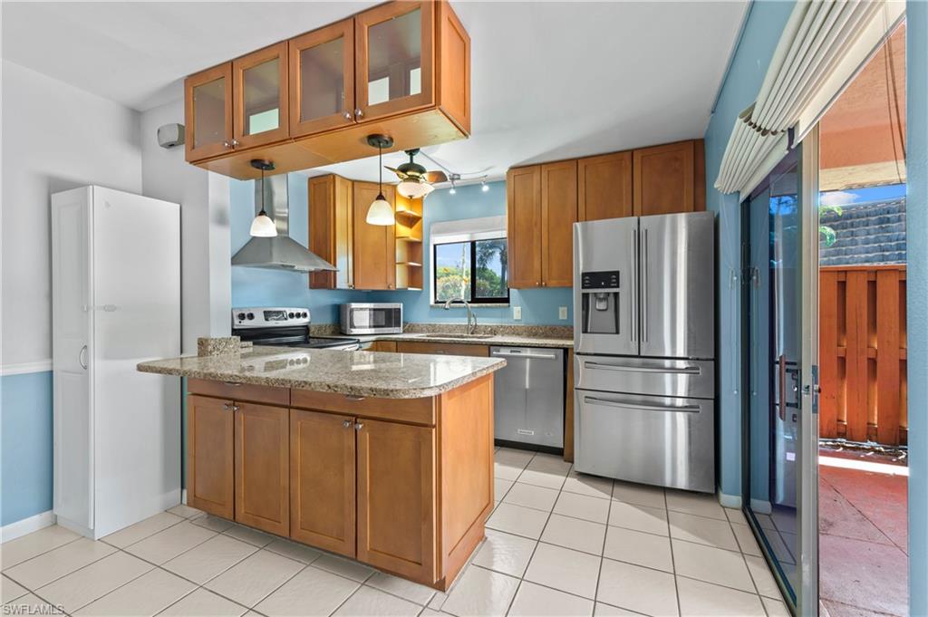 VILLAGE OF CEDARBEND - Residential