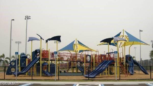 CAPE CORAL - Land