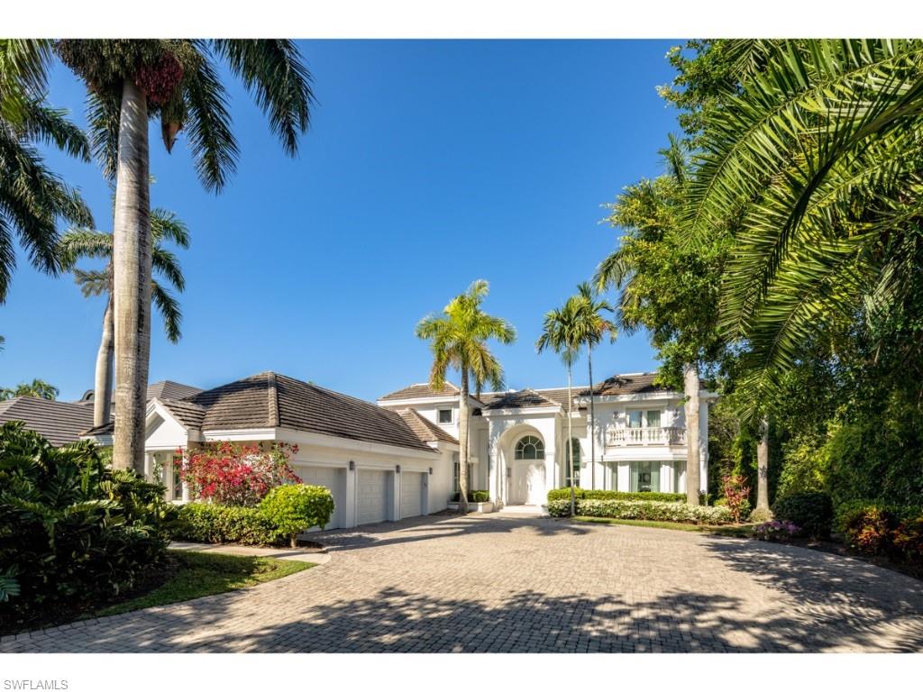Gorgeous west-facing wide water views over the waters of Smugglers’ Bay. An exciting location with approximately 112 feet of water frontage as per the plat and/or deed. An updated home featuring 4 bedrooms, a den, and an office. 3 bay garage. Port Royal Club Membership eligibility.