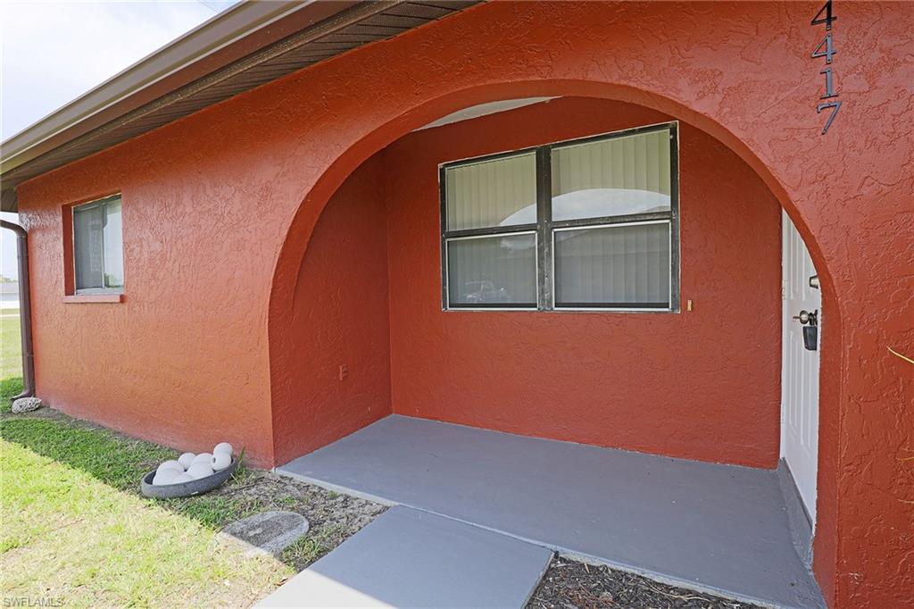 wo-bedroom duplex located off Santa Barbara Blvd. Tiled throughout includes all kitchen appliances, laundry hook ups, and a screened-in lanai. Available for a quick move-in, this property will not last long.