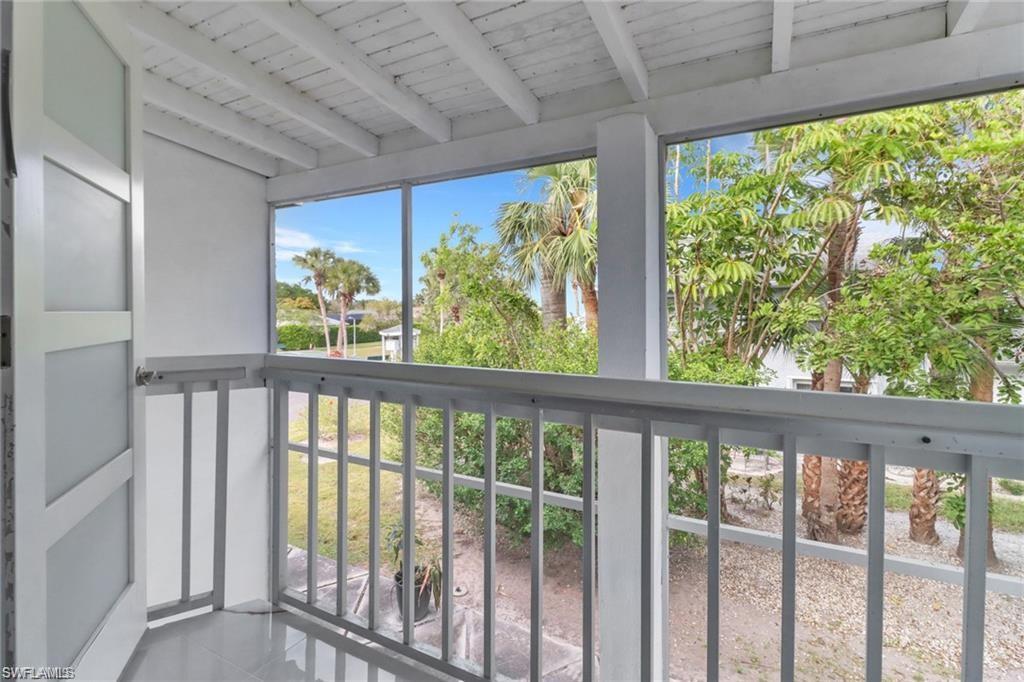 FOUR FOUNTAINS - Residential Lease