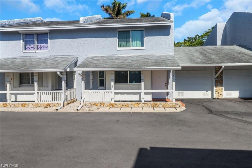 FOUR FOUNTAINS - Residential Lease