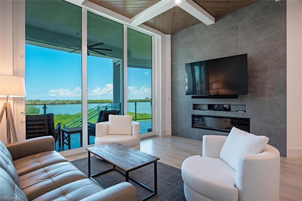 BAYPOINTE AT NAPLES CAY - Residential