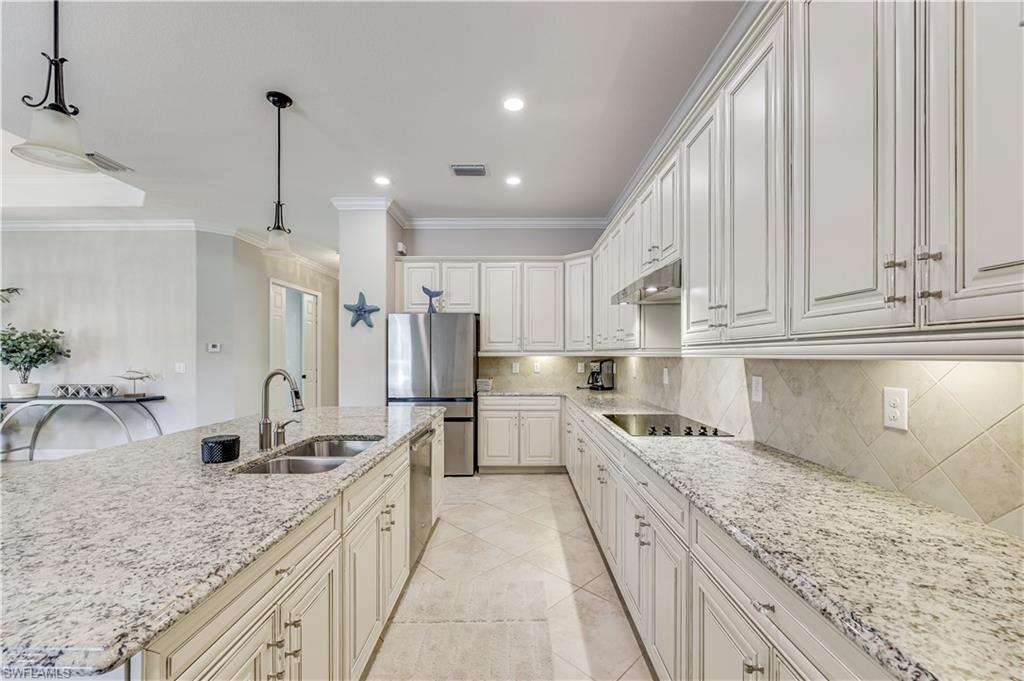 TWIN EAGLES - Residential
