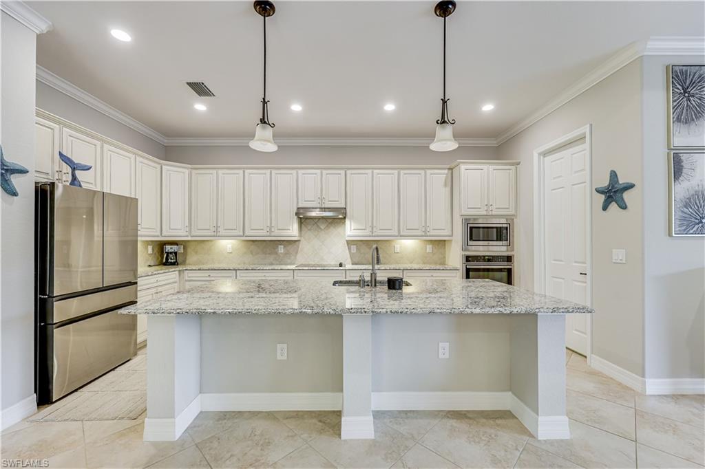 TWIN EAGLES - Residential