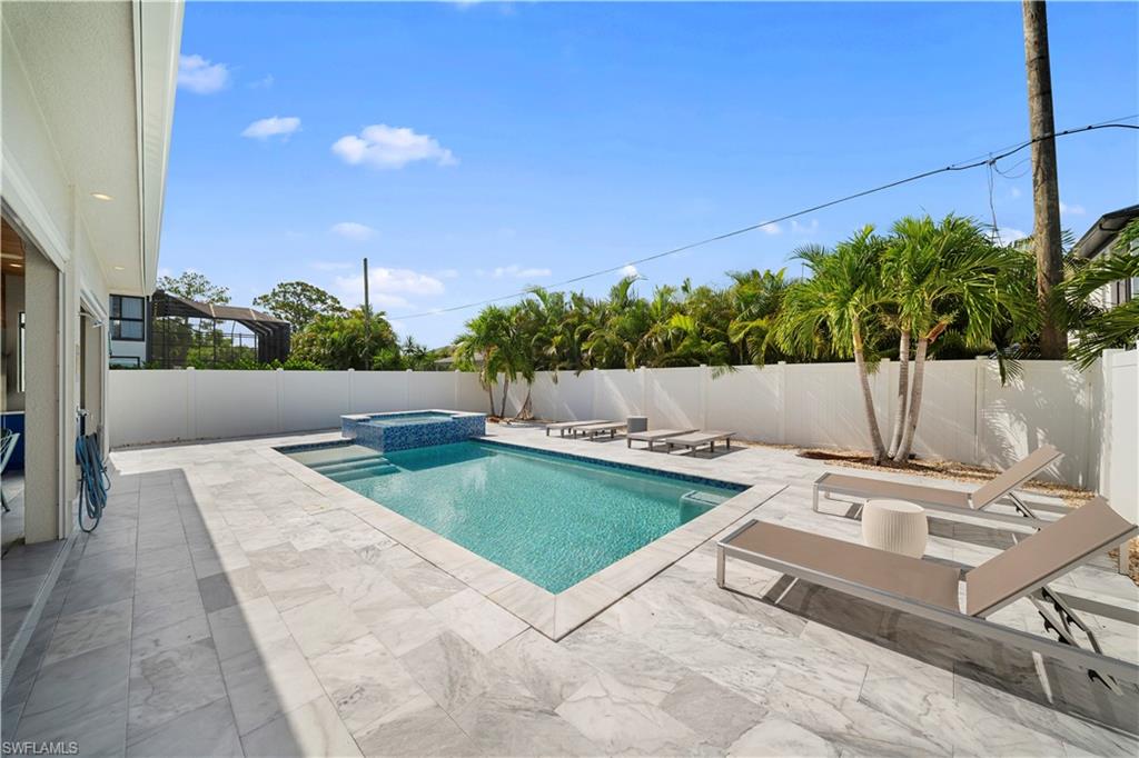 NAPLES PARK - Residential